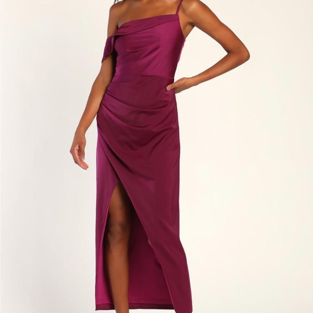 Lulus Magenta showing off a little symmetrical dress